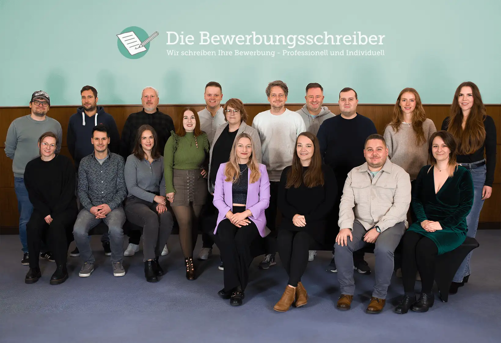 Unsere erfahrenen Bewerbungsexpert*innen - Ihre persönlichen Ansprechpartner*innen Unsere erfahrenen Bewerbungsexpert*innen - Ihre persönlichen Ansprechpartner*innen